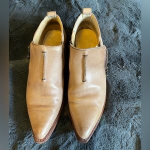 Frye booties size 8 tan distressed